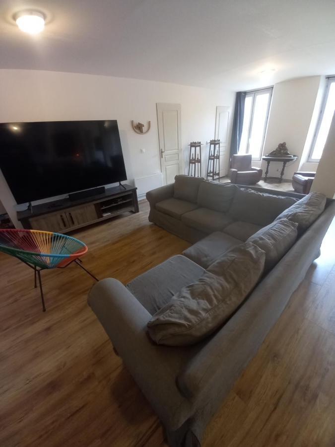 Logement Entier Spacieux Et Confortable A 1 H De Paris Courtenay  Extérieur photo