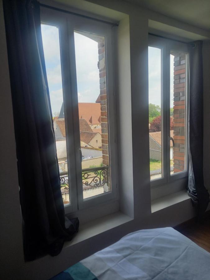 Logement Entier Spacieux Et Confortable A 1 H De Paris Courtenay  Extérieur photo