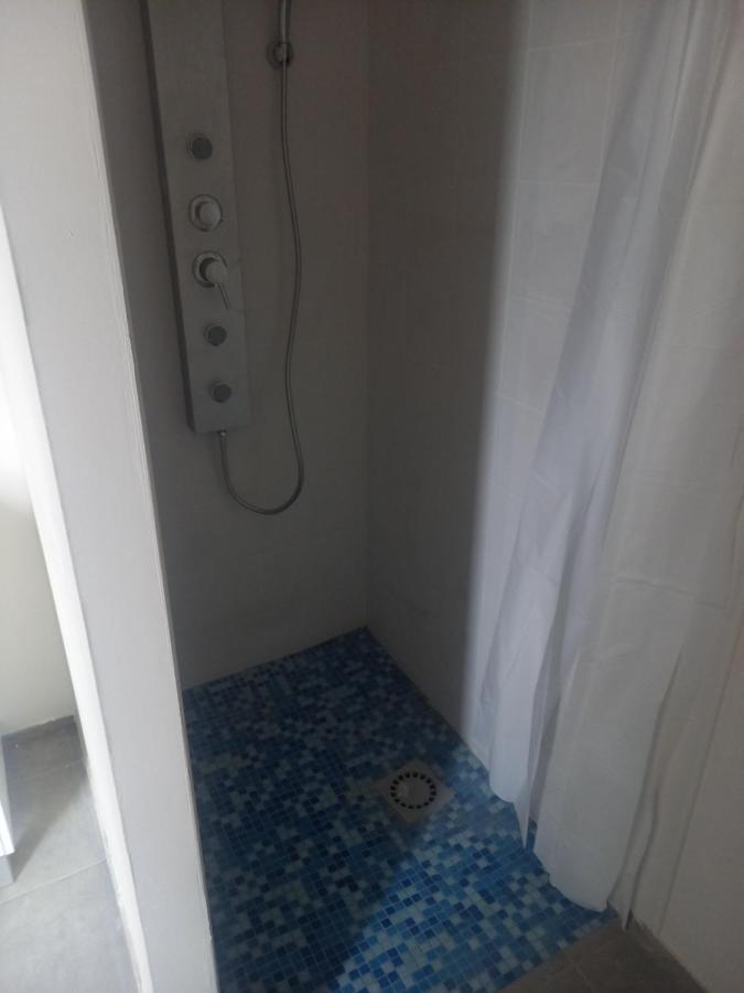 Logement Entier Spacieux Et Confortable A 1 H De Paris Courtenay  Extérieur photo
