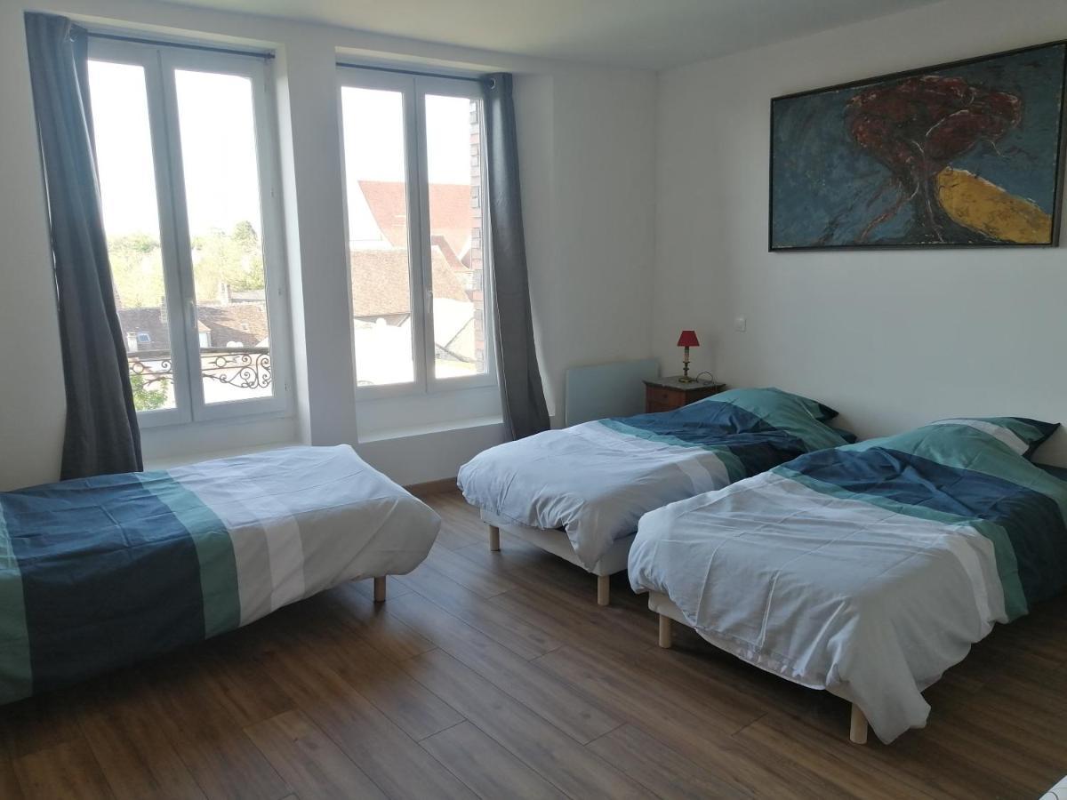Logement Entier Spacieux Et Confortable A 1 H De Paris Courtenay  Extérieur photo