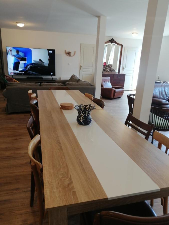 Logement Entier Spacieux Et Confortable A 1 H De Paris Courtenay  Extérieur photo